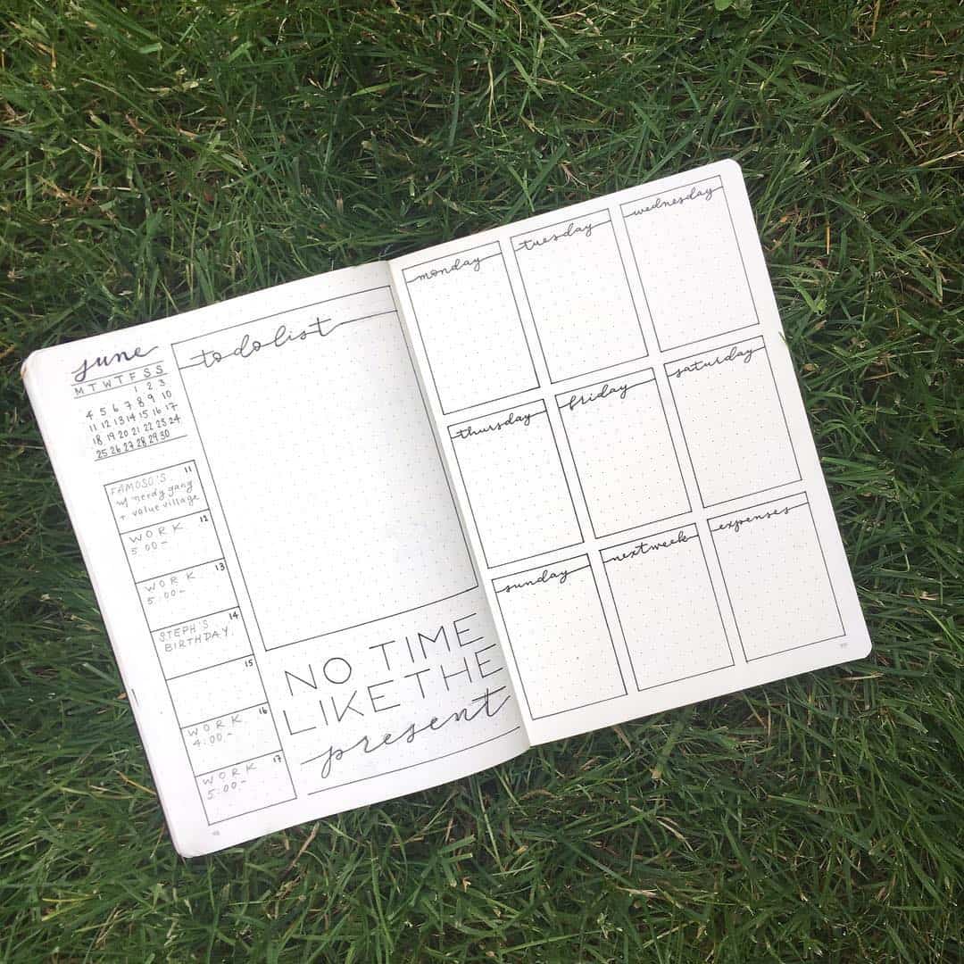 These bullet journal weekly spread ideas are incredible inspiration! I needed some creative tips on how to start a bujo, including how to setup my pages, so this list is amazing. The fonts and doodles used are awesome - they'll be key to doing my own lettering! I especially love the simple, minimalist ones #bulletjournal #organization #bujo #weeklyspread